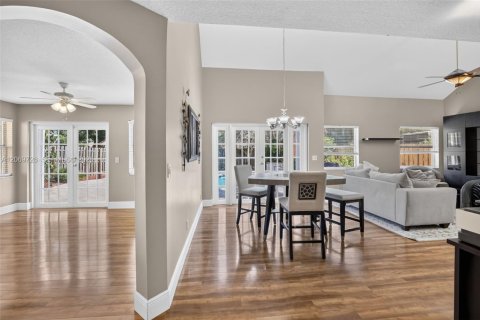 Villa ou maison à vendre à Davie, Floride: 3 chambres, 180.51 m2 № 2301545 - photo 4