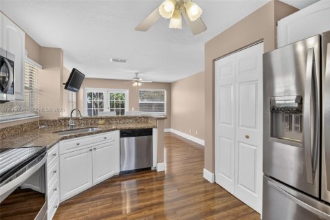 Villa ou maison à vendre à Davie, Floride: 3 chambres, 180.51 m2 № 2301545 - photo 14