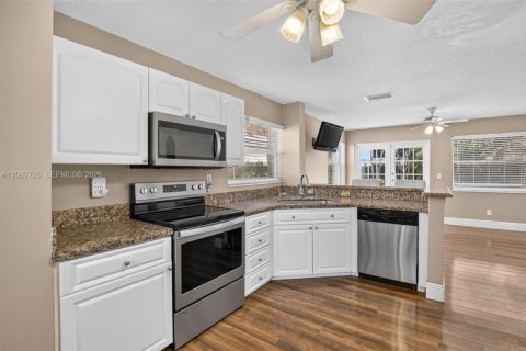 Villa ou maison à vendre à Davie, Floride: 3 chambres, 180.51 m2 № 2301545 - photo 15