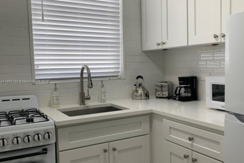 Appartement à louer à Miami Beach, Floride: 2 chambres, 507.8 m2 № 1946658 - photo 10