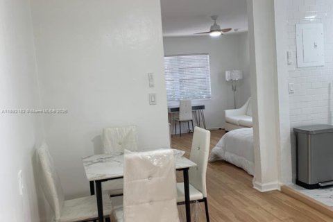 Appartement à louer à Miami Beach, Floride: 2 chambres, 507.8 m2 № 1946658 - photo 1