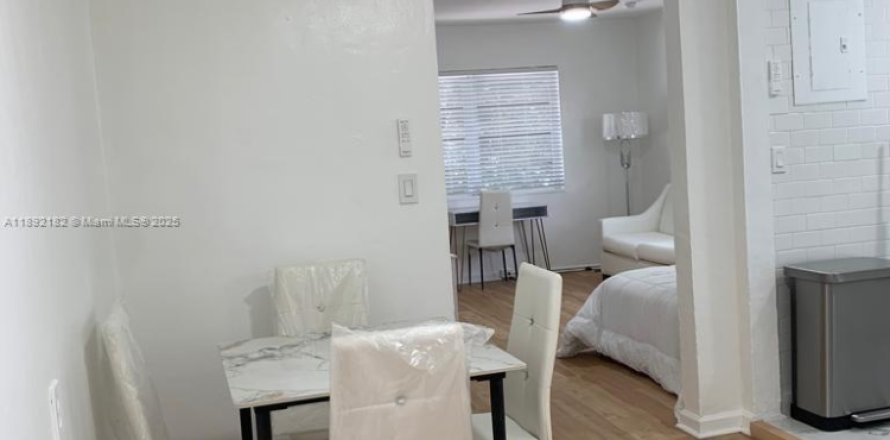 Appartement à Miami Beach, Floride 2 chambres, 507.8 m2 № 1946658