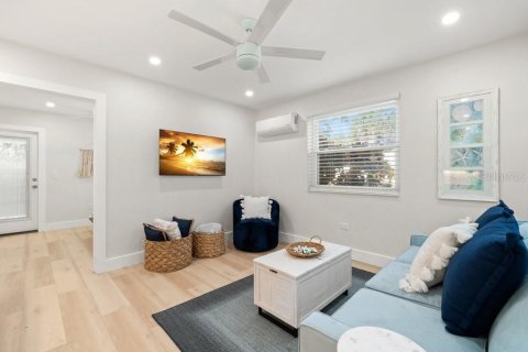 Condo in Saint Pete Beach, Florida, 1 bedroom  № 1842239 - photo 10