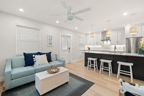 Condo in Saint Pete Beach, Florida, 1 bedroom  № 1842239 - photo 6