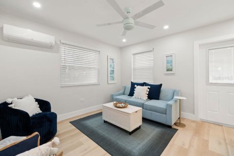 Condo in Saint Pete Beach, Florida, 1 bedroom  № 1842239 - photo 8