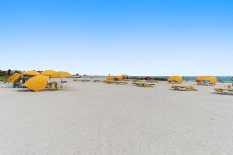 Condo in Saint Pete Beach, Florida, 1 bedroom  № 1842239 - photo 18