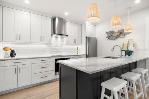 Condo in Saint Pete Beach, Florida, 1 bedroom  № 1842239 - photo 11