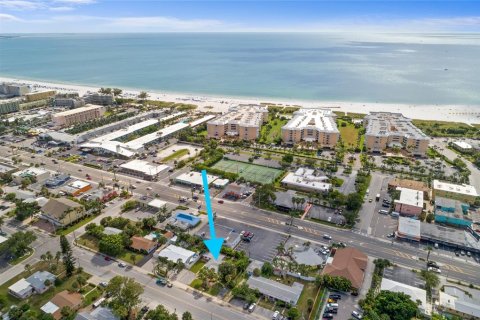 Condo in Saint Pete Beach, Florida, 1 bedroom  № 1842239 - photo 17
