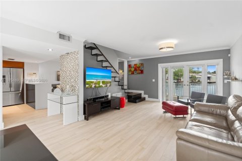 Touwnhouse à vendre à Miami Lakes, Floride: 3 chambres, 162.21 m2 № 2041828 - photo 19