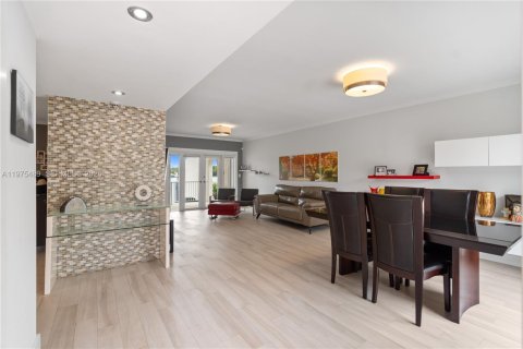 Touwnhouse à vendre à Miami Lakes, Floride: 3 chambres, 162.21 m2 № 2041828 - photo 17