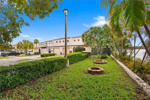 Touwnhouse à vendre à Miami Lakes, Floride: 3 chambres, 162.21 m2 № 2041828 - photo 11