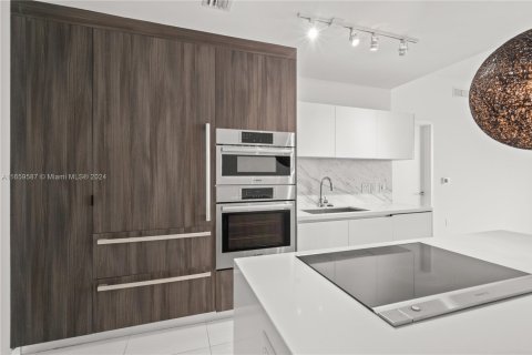 Condo in Miami, Florida, 2 bedrooms  № 1729277 - photo 6