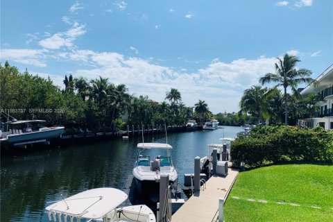 Condominio en venta en Coral Gables, Florida, 2 dormitorios, 98.48 m2 № 2045794 - foto 13