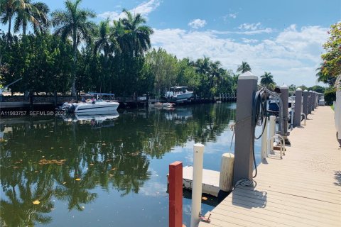 Condominio en venta en Coral Gables, Florida, 2 dormitorios, 98.48 m2 № 2045794 - foto 15