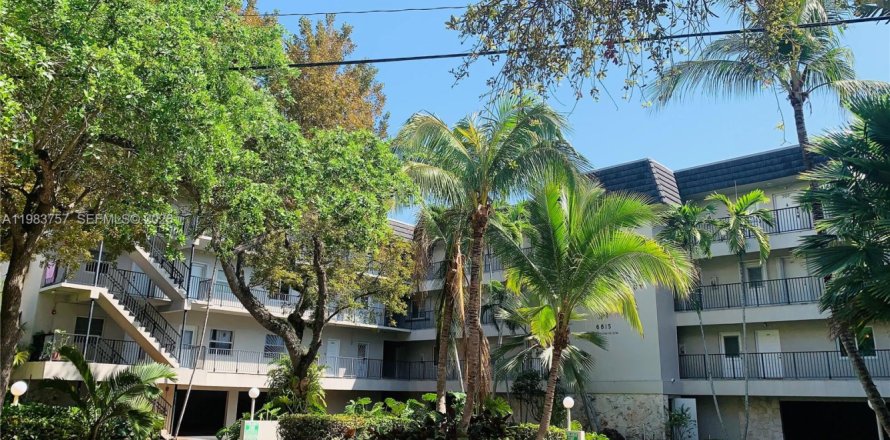 Condominio en Coral Gables, Florida, 2 dormitorios  № 2045794