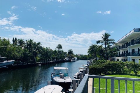 Condominio en venta en Coral Gables, Florida, 2 dormitorios, 98.48 m2 № 2045794 - foto 14