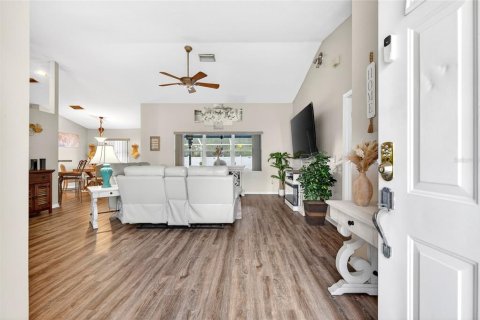House in Ocala, Florida 3 bedrooms, 162.21 sq.m. № 2221562 - photo 3