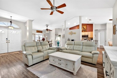 House in Ocala, Florida 3 bedrooms, 162.21 sq.m. № 2221562 - photo 6