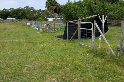 Terreno en venta en St. Lucie, Florida № 1706698 - foto 5