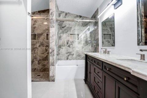 House in Sunrise, Florida 3 bedrooms, 135.64 sq.m. № 2060830 - photo 17