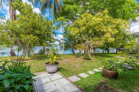 House in Sunrise, Florida 3 bedrooms, 135.64 sq.m. № 2060830 - photo 29