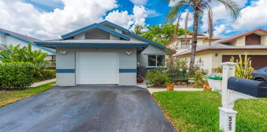 House in Sunrise, Florida 3 bedrooms, 135.64 sq.m. № 2060830