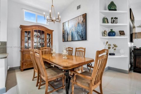 House in Sunrise, Florida 3 bedrooms, 135.64 sq.m. № 2060830 - photo 14