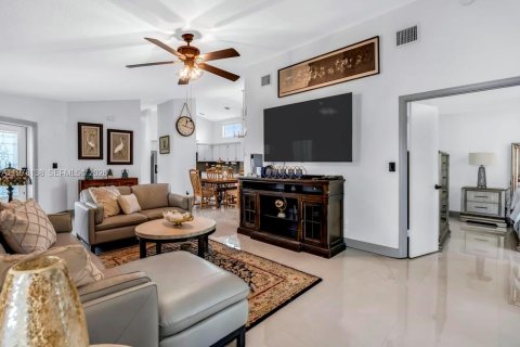 House in Sunrise, Florida 3 bedrooms, 135.64 sq.m. № 2060830 - photo 7