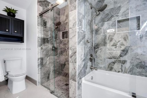 House in Sunrise, Florida 3 bedrooms, 135.64 sq.m. № 2060830 - photo 19