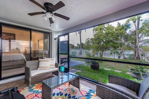 House in Sunrise, Florida 3 bedrooms, 135.64 sq.m. № 2060830 - photo 26