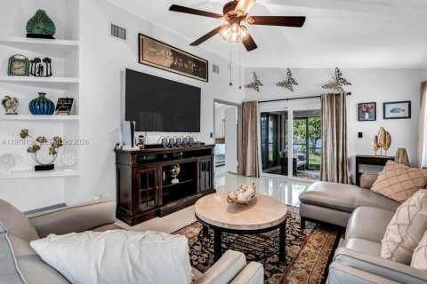 House in Sunrise, Florida 3 bedrooms, 135.64 sq.m. № 2060830 - photo 6