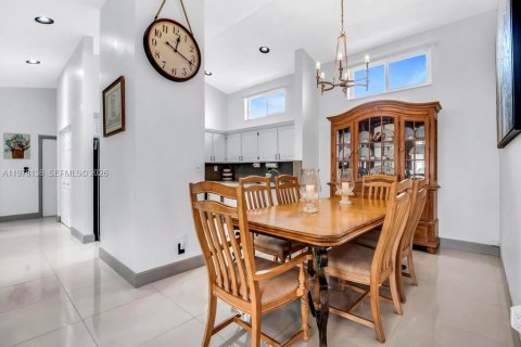 House in Sunrise, Florida 3 bedrooms, 135.64 sq.m. № 2060830 - photo 13