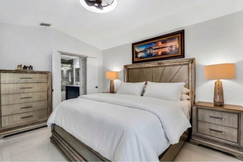 House in Sunrise, Florida 3 bedrooms, 135.64 sq.m. № 2060830 - photo 15