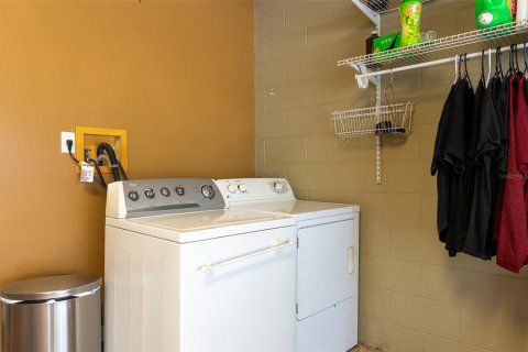 Casa en venta en Brandon, Florida, 3 dormitorios, 116.96 m2 № 1907530 - foto 29