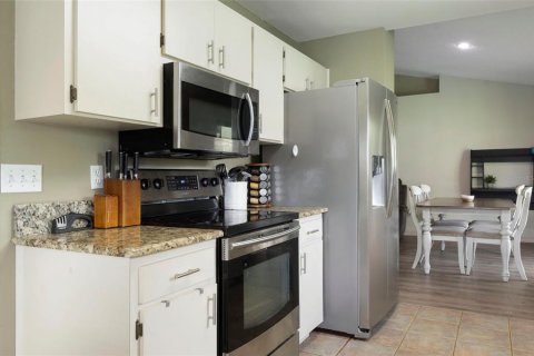 Casa en venta en Brandon, Florida, 3 dormitorios, 116.96 m2 № 1907530 - foto 8