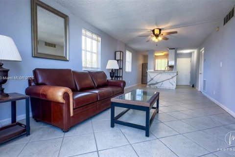 Купить кондоминиум в Форт-Лодердейл, Флорида 2 спальни, 75.62м2, № 1933930 - фото 5