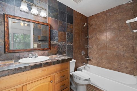 Townhouse in Kissimmee, Florida 3 bedrooms, 135.64 sq.m. № 2230361 - photo 14