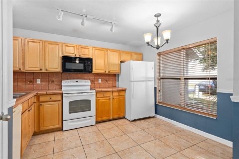 Townhouse in Kissimmee, Florida 3 bedrooms, 135.64 sq.m. № 2230361 - photo 4