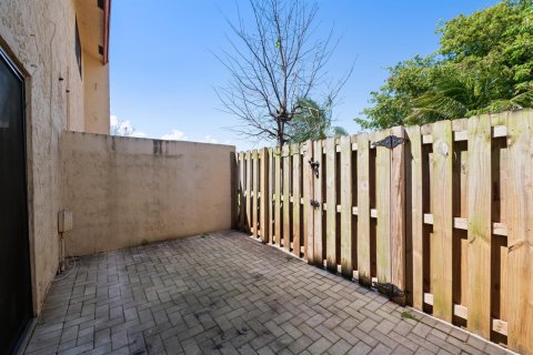 Снять в аренду таунхаус в Помпано-Бич, Флорида 3 комнаты, 94.76м2, № 2187012 - фото 3