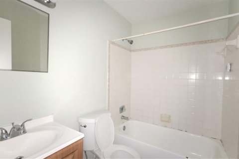 Снять в аренду квартиру в Гейнсвилл, Флорида 6 комнат, 79.52м2, № 1907240 - фото 11
