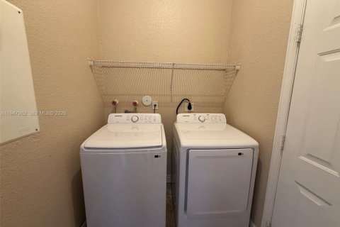 Снять в аренду таунхаус в Хомстед, Флорида 2 спальни, 133.59м2, № 2004551 - фото 8