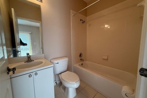 Снять в аренду таунхаус в Хомстед, Флорида 2 спальни, 133.59м2, № 2004551 - фото 6