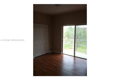 Снять в аренду таунхаус в Хомстед, Флорида 2 спальни, 133.59м2, № 2004551 - фото 4