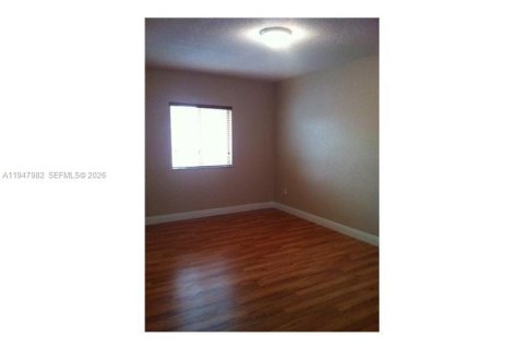 Снять в аренду таунхаус в Хомстед, Флорида 2 спальни, 133.59м2, № 2004551 - фото 3