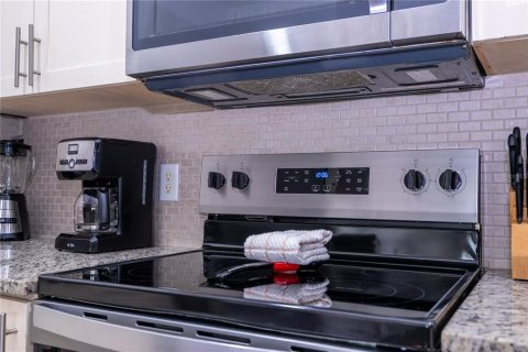 Adosado en venta en Kissimmee, Florida, 4 dormitorios, 157.38 m2 № 1912232 - foto 24