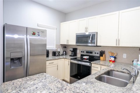 Adosado en venta en Kissimmee, Florida, 4 dormitorios, 157.38 m2 № 1912232 - foto 23