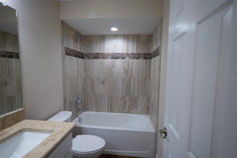 Купить виллу или дом в Даннеллон, Флорида 5 комнат, 145.95м2, № 1644264 - фото 17