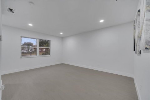 House in Orlando, Florida 5 bedrooms, 137.59 sq.m. № 1847578 - photo 7