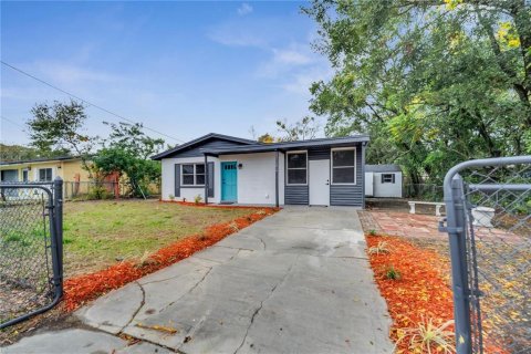 House in Orlando, Florida 5 bedrooms, 137.59 sq.m. № 1847578 - photo 2