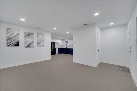 House in Orlando, Florida 5 bedrooms, 137.59 sq.m. № 1847578 - photo 9